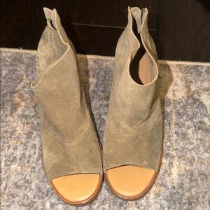 Ugg Suede Peep Toe Ankle Bootie Size 10